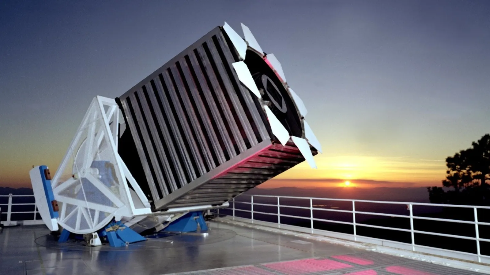 Image of the Sloan Digital Sky Survey Telescope